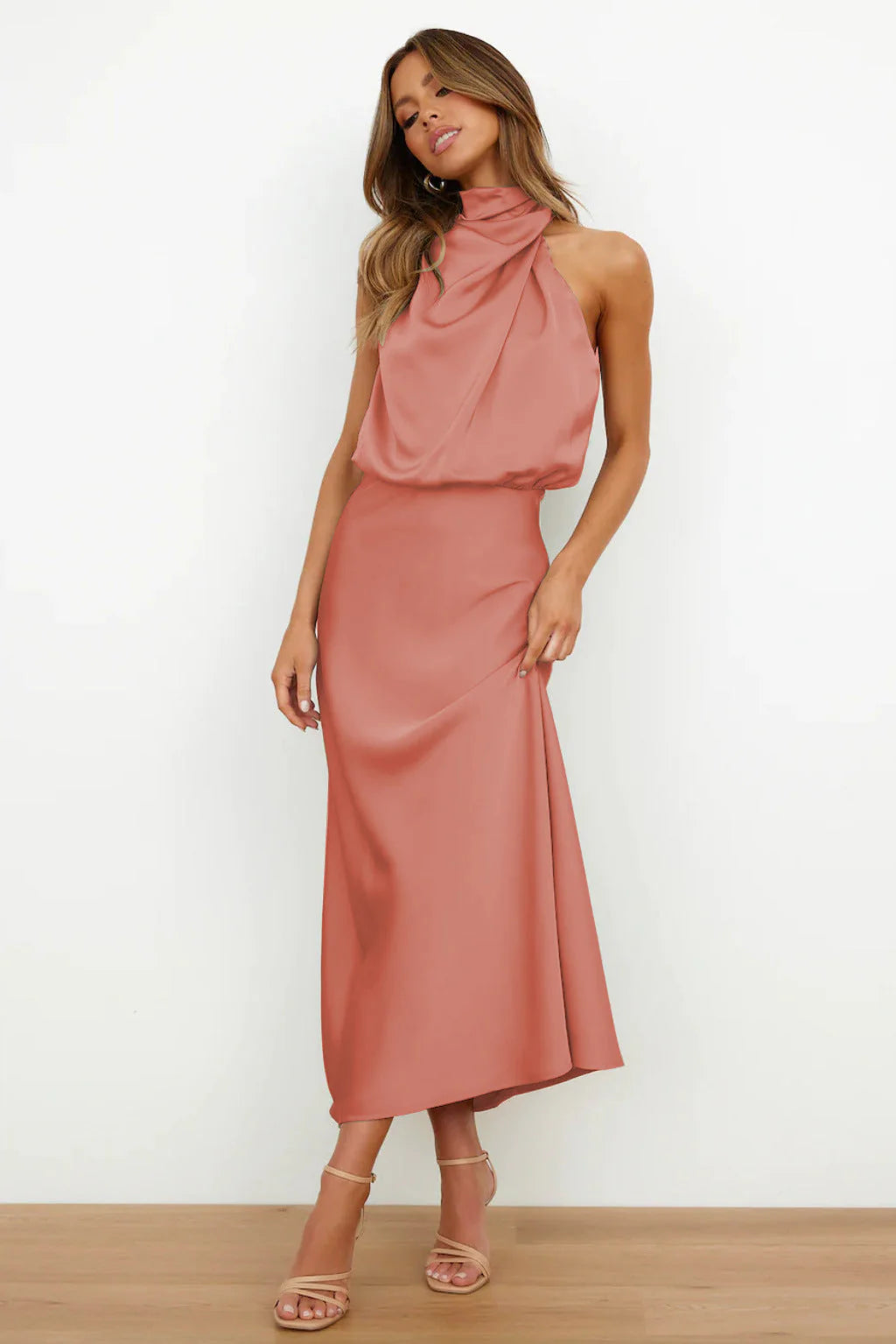 Violet™ | Vestido Sahara con Capas Elegantes