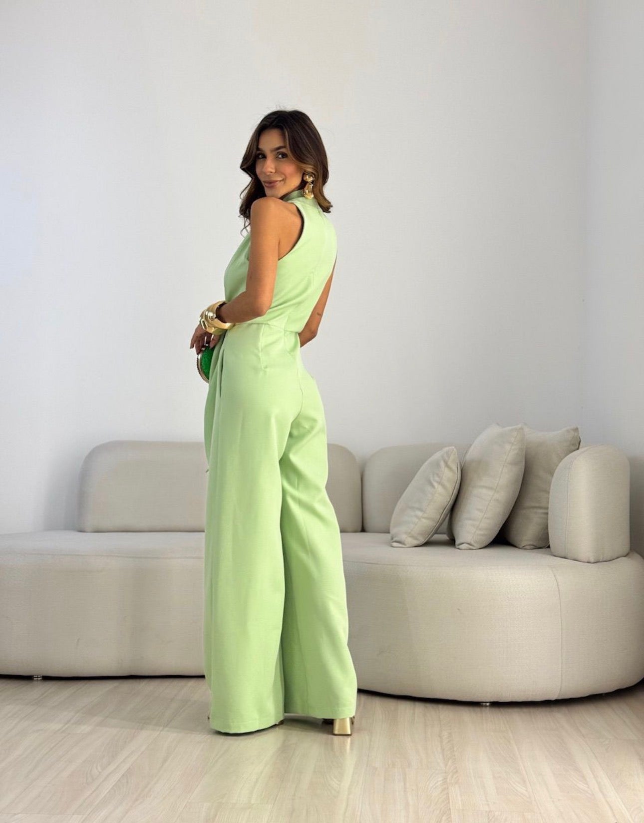 Conjunto sin mangas con atado al cuello y pantalón casual de pierna ancha