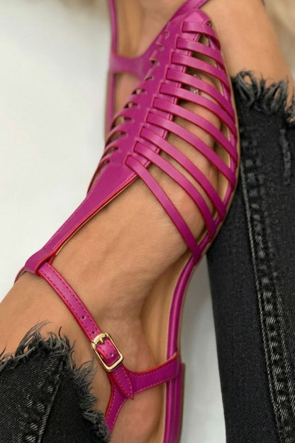 Sandalias cut-out esenciales casual Negro en punta con correa en T