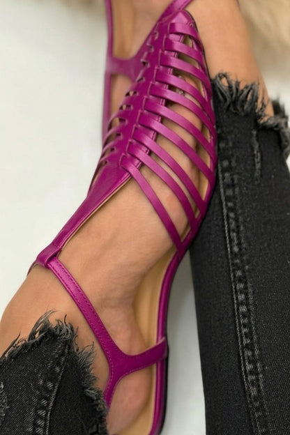 Sandalias cut-out esenciales casual Negro en punta con correa en T