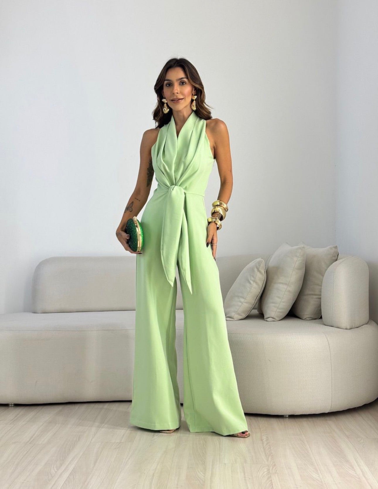 Conjunto sin mangas con atado al cuello y pantalón casual de pierna ancha