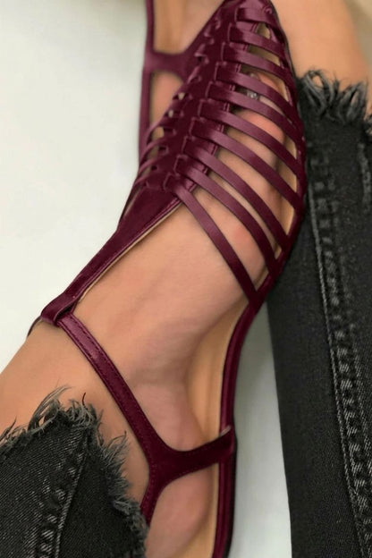 Sandalias cut-out esenciales casual Negro en punta con correa en T