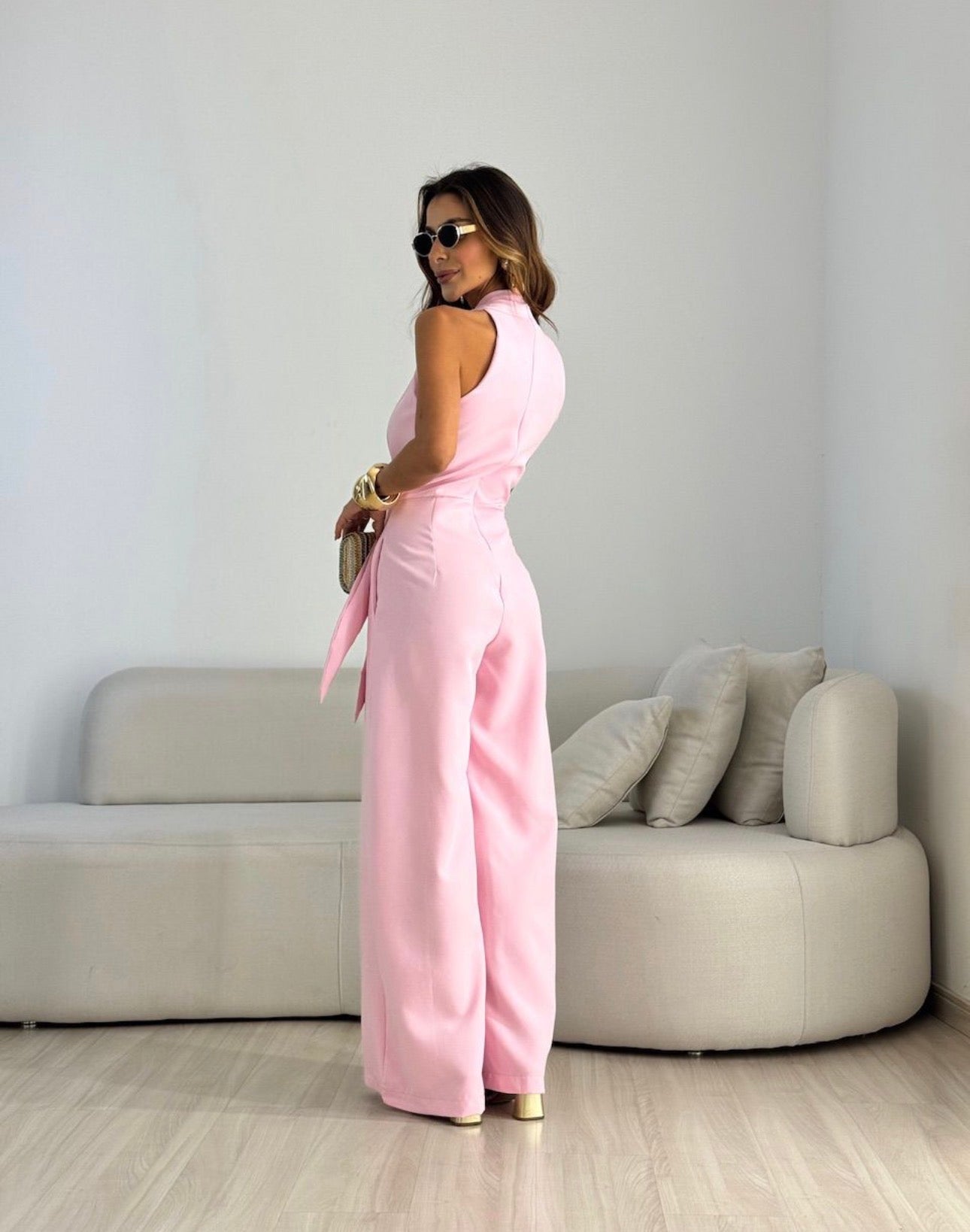 Conjunto sin mangas con atado al cuello y pantalón casual de pierna ancha