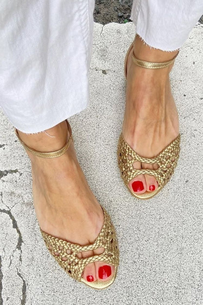 Sandalias cut-out trenzadas elegantes bajas en punta abierta con correa al tobillo
