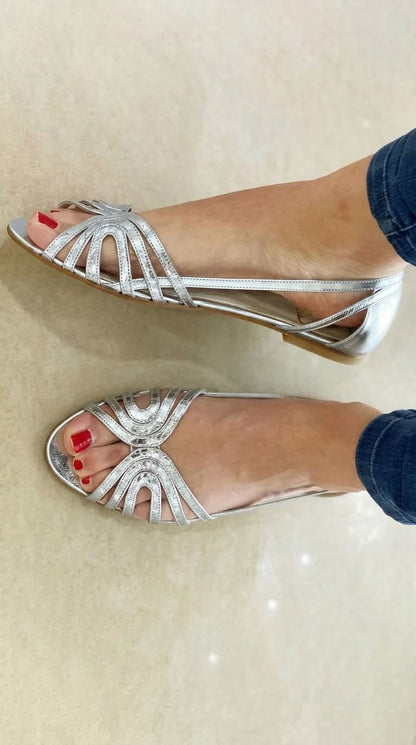 Sandalias cut-out peep toe brillantes metalizadas