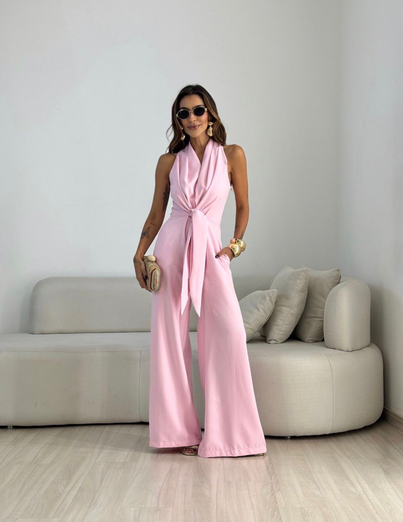 Conjunto sin mangas con atado al cuello y pantalón casual de pierna ancha