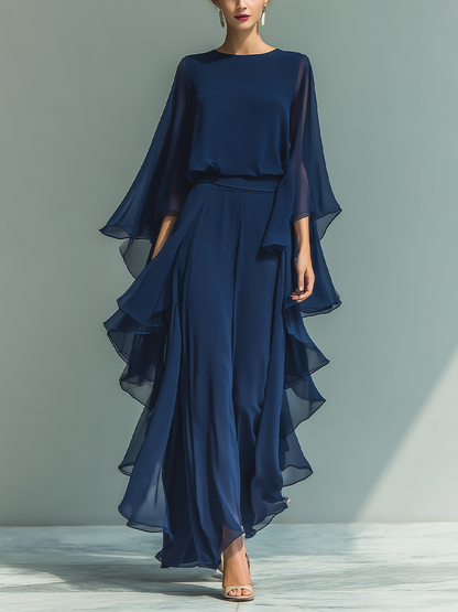 Conjunto de Top en Chiffon Azul Marino con Mangas Acampanadas y Pantalón Recto con Detalles de Volantes