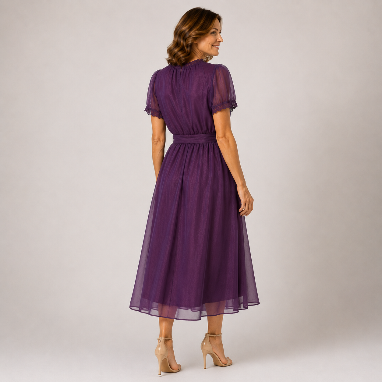 Flavia | Vestido maxi con escote de lágrima y detalles de encaje en gasa