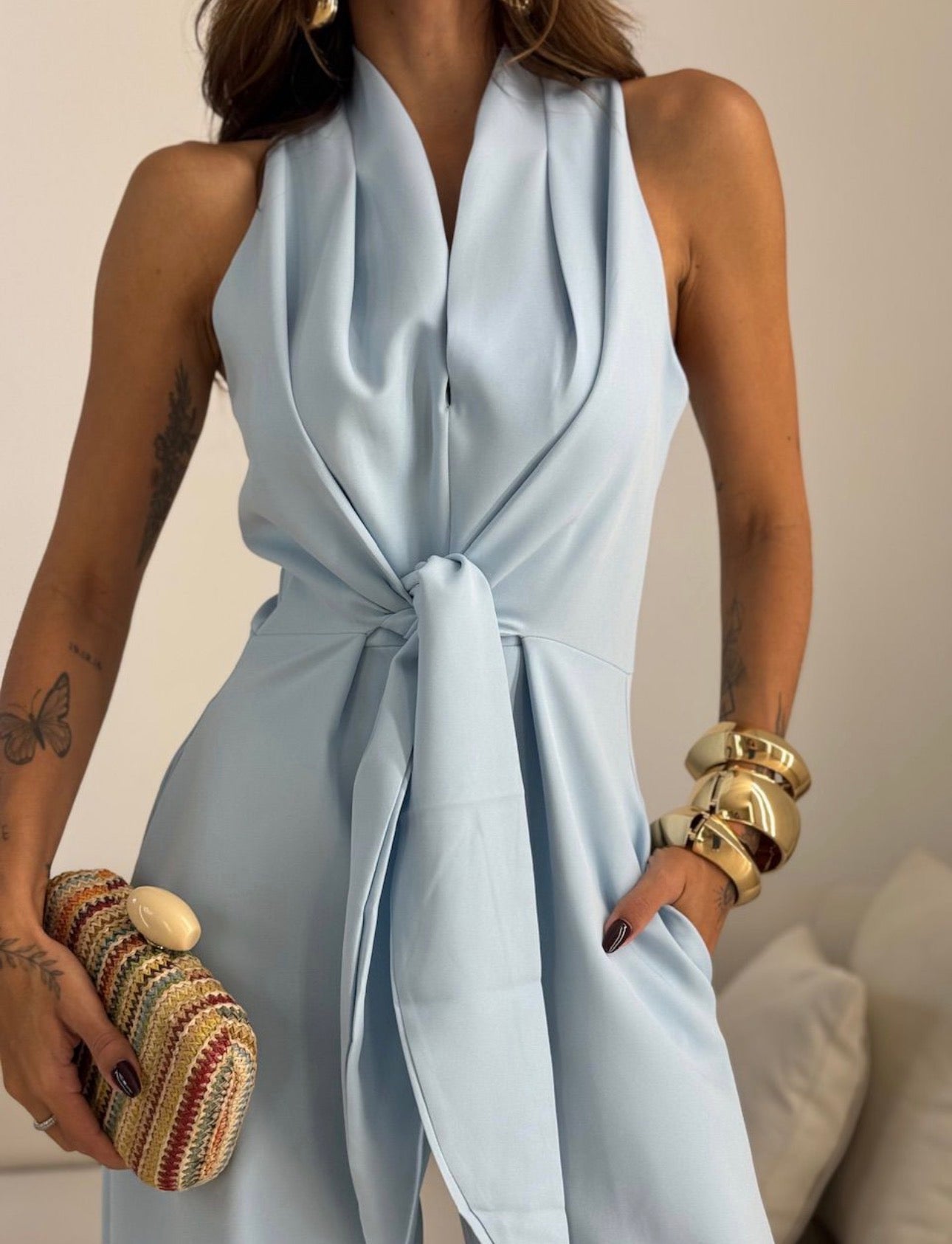 Conjunto sin mangas con atado al cuello y pantalón casual de pierna ancha