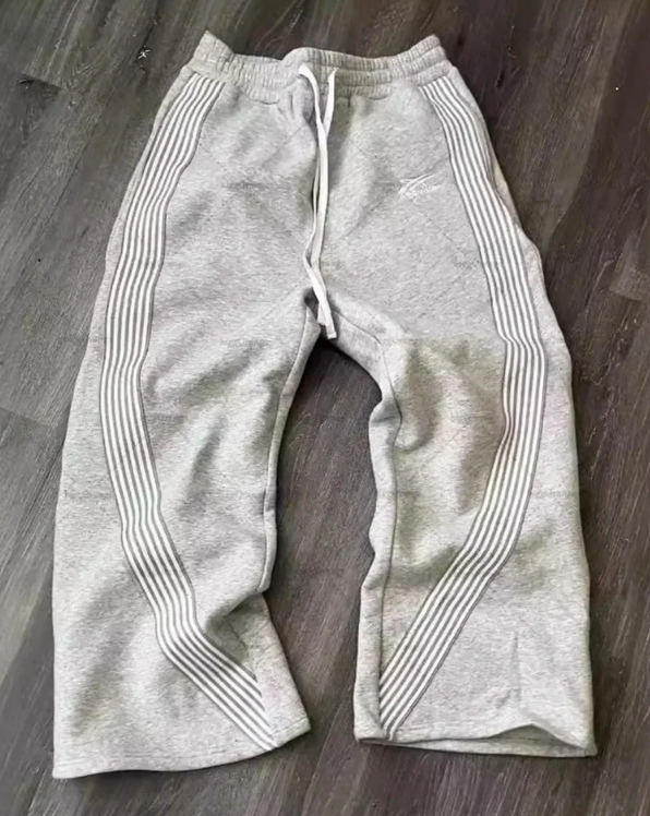 Pantalón Track Nova Drip – Jogger Wide Leg con Rayas Laterales