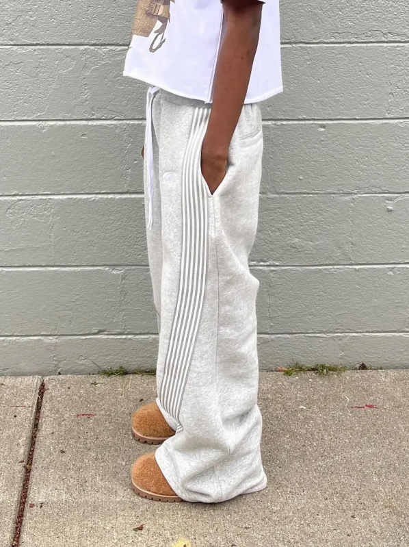 Pantalón Track Nova Drip – Jogger Wide Leg con Rayas Laterales