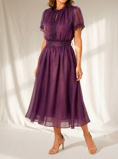 Flavia | Vestido maxi con escote de lágrima y detalles de encaje en gasa